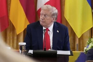 Трамп сказав радникам, що проведе зустріч з лідерами України та РФ лише після їхніх переговорів