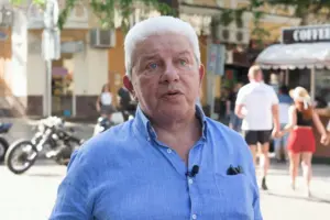 Дружина Філімонова під час тривог ховається у бомбосховищі, і змушує гумориста робити те саме 