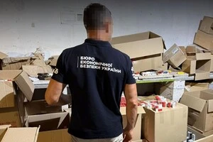 На Київщині викрито групу осіб, які збували контрафактні сигарети відомих світових брендів (фото)