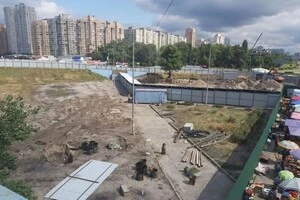 Петиція про знесення недобудованого ТЦ на Осокорках набрала голоси