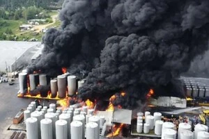 У США спалахнула масштабна пожежа на нафтобазі (відео)