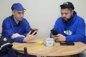 Окупант під час розмови з рідними 