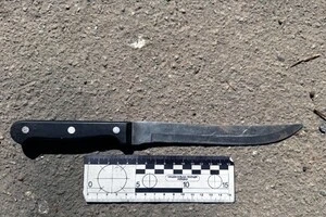 У Херсоні чоловік кидався з ножем на підлітків