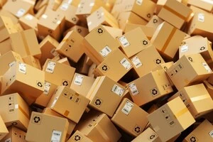 Через відсутність чітких інструкцій щодо митних зборів, поштові оператори по всій Європі зупинили доставку посилок до США