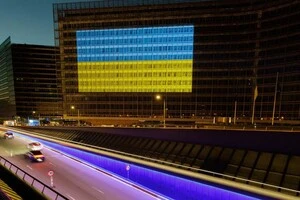 День Незалежності України: євроінституції підсвічено в синьо-жовті кольори