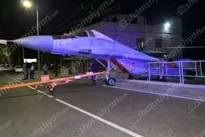 В Єревані російський винищувач врізався у стовп