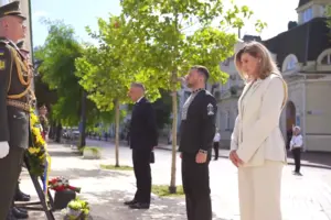 Володимир Зеленський: «Шануємо подвиг і все, що вони зробили для того, щоб Україна жила. Вічна вдячність і слава героям»