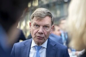 Йоганн Вадефуль стверджує, що партнери не можуть вимагати від України думати про територіальні поступки, якщо вона не отримає гарантії безпеки