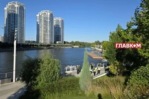 Правоохоронці оточили виходи х ЖК