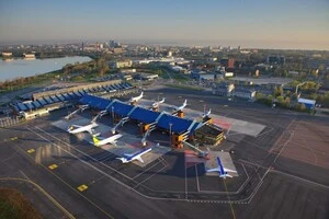 Літак із російськими туристами екстрено сів у Таллінні через атаку українських дронів