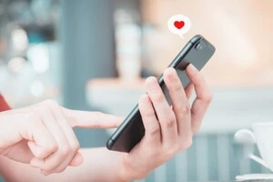 Дослідження показало, що офлайн-пари щасливіші