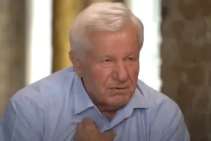 Ексспікер Мороз назвав політика, який запровадив сіру зарплату для депутатів