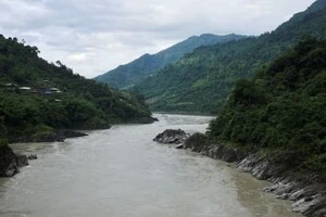  Вид на річку Сіанг в окрузі Сіанг, Аруначал-Прадеш