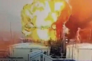 На підприємстві спалахнула масштабна пожежа після атаки дронів