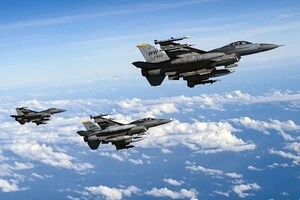 США піднімали винищувачі F-16 через активність російського літака