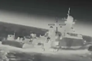 Поблизу Криму розвідка уразила ракетний корабель окупантів (відео)