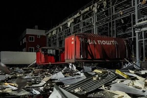 Окупанти вдарили по сортувальному депо «Нової пошти»: поранені працівники