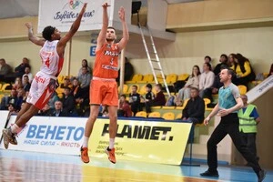 Марченко допоміг черкасцям завоювати бронзові нагороди, здолавши в серії за третє місце БК «Рівне»