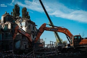 Рятувальники ліквідують наслідки обстрілу