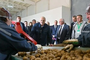 Лукашенко зібрав урожай у подарунок Путіну і Сі Цзіньпіну