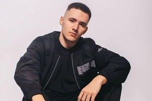 «Танці на кістках»? Артист YakTak перепросив за концерт в день загибелі десятків киян