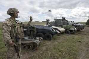 Politico: Європа обговорює створення 40 км буферної зони на території України