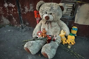 Рятувальники дістали з-під завалів м'які іграшки