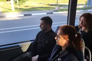 «За проїзд передаємо»: українці відреагували на поїздку Зеленського в автобусі (фото)