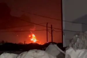 У результаті удару на об’єкті зафіксовано численні вибухи та пожежу