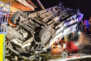 На Миколаївщині перекинувся мікроавтобус з пасажирами: є загиблі