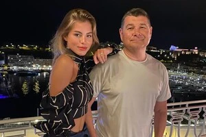 Український олігарх та молода модель живуть за кордоном