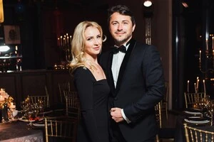 Колишня зірка «Нового каналу» показав фотографії з сімейного архіву