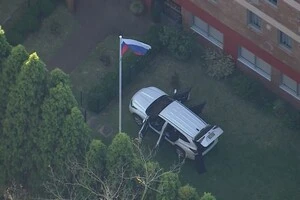 Чоловік протаранив ворота консульства РФ у Сіднеї