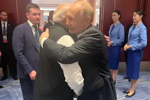 Моді похизувався дружніми обіймами з Путіним (фото)