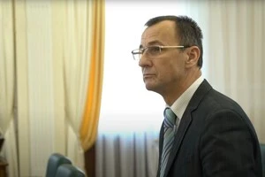 Екссуддя, який «погорів» на хабарі, втік до ЗСУ і може уникнути покарання