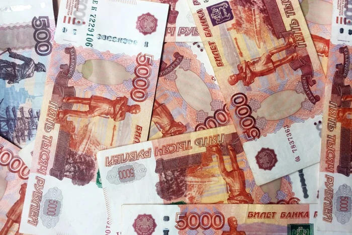 «Долари не потрібні». Російський економіст розповів, де Путін бере гроші на війну