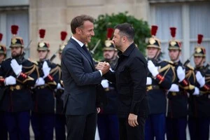 Зеленський провів зустріч з Макроном