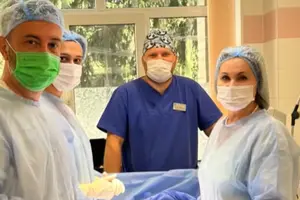 Команда лікарів провела операцію успішно