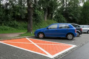 Окремі місця для туристів і місцевих: Польща запроваджує нові правила паркування