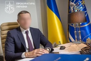 За даними СБУ та Київської міської прокуратури, роботу конвертаційного центру з обігом у 1,5 млрд грн, організував колишній високопосадовець податкової служби