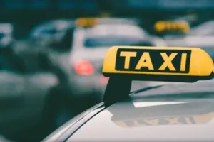 Таксистам загрожують штрафи до 5 тис. грн за російську мову: заява мовної омбудсменки