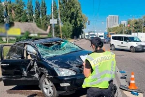 У Києві сталася ДТП з перекиданням авто, постраждала дитина (фото)