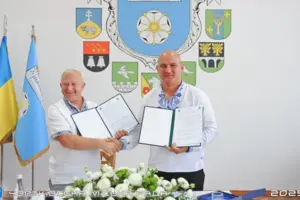 Угоду про партнерство урочисто та офіційно підписали міський голова Чорткова Володимир Шматько та селищний голова Сатанова Альберт Собков