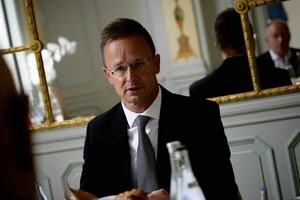 Глава угорського МЗС стверджує, що Угорщина не підтримає вступ України до ЄС