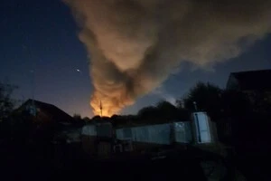 Стовп диму здійнявся над заводом