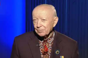 Артист зізнався, що, окрім пенсії, отримує додаткові виплати