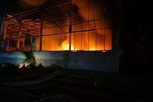 Окупанти вдарили по мосту у Кременчуці під час руху автівок