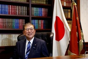 Прем'єр Японії, який пробув на посаді менше ніж рік, йде у відставку