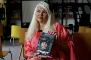 Ексдружина підозрюваного у вбивстві Парубія вирішила всиновити дитину