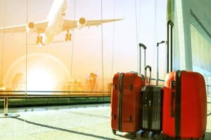 Новий тренд мандрівок: люди літають «голими», щоб заощадити гроші 